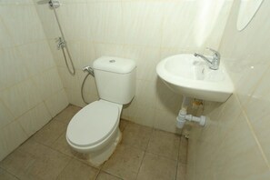 Douche, bidet, serviettes fournies