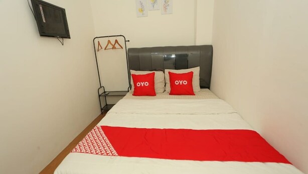 Desk, WiFi (free), bed sheets