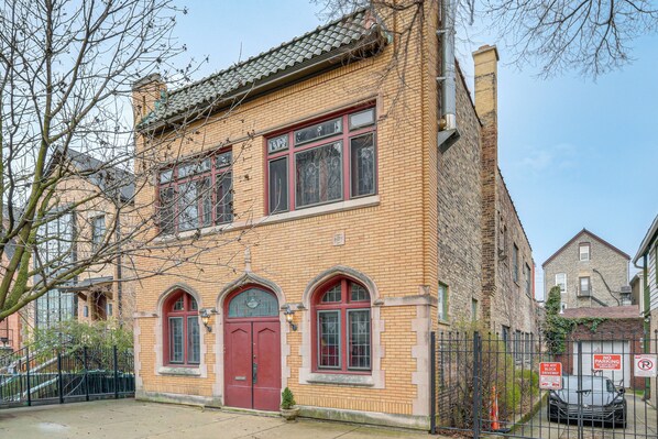 Exterior - Historic 1930s Retreat! Walk to Wicker Park (Chicago)