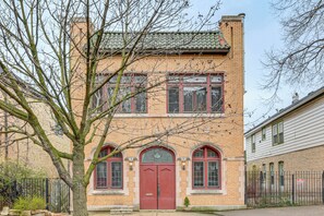 Exterior - Historic 1930s Retreat! Walk to Wicker Park (Chicago)