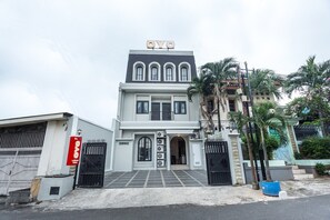 Holiday Home Exterior [summer] - Luxury Deluxe DBL Retreat W/ Free WiFi and Parking (Jakarta)