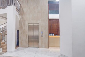Interior - Luxury Deluxe DBL Retreat W/ Free WiFi and Parking (Jakarta)