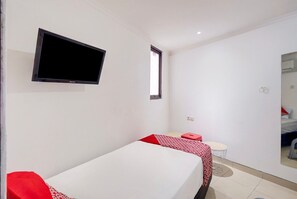 Room - Luxury Deluxe DBL Retreat W/ Free WiFi and Parking (Jakarta)