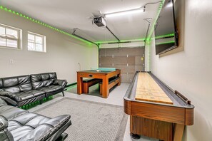 Games room - Patio & Game Room! Cozy Studio Near Oregon Caves (Cave Junction)