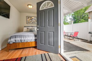 Room - Patio & Game Room! Cozy Studio Near Oregon Caves (Cave Junction)