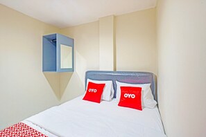 Room - Luxury Deluxe DBL Retreat W/ Free WiFi and Parking (Jakarta)