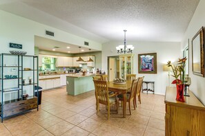 Dining - Private Yard, Lanai! Pet-Friendly Fort Pierce Home (Fort Pierce)