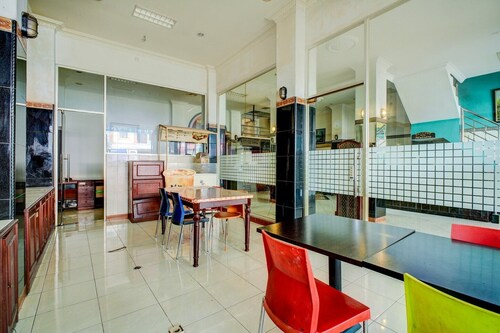 Stylish DBL Suite Escape W/ Free WiFi and Parking