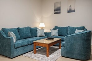 Suite Familiale, vue montagne | Coin séjour