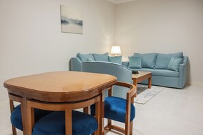 Suite Deluxe, vue ville | Coin séjour