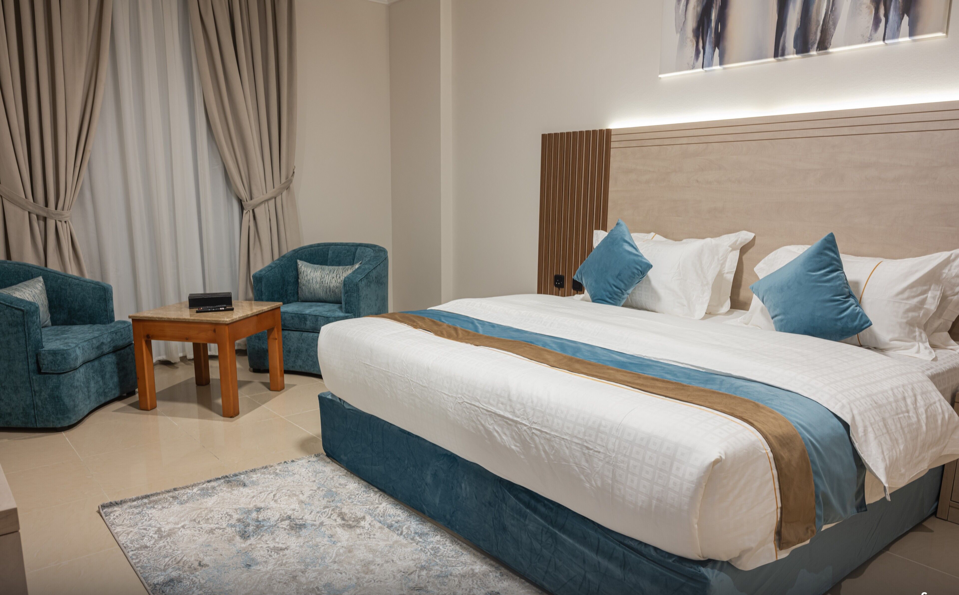 Deluxe King Room | Anti alerjik yatak takımı, güneşlik/perde, ses yalıtımı, ütü/ütü masası 