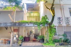 Exterior - Luxury Deluxe DBL Retreat W/ Free WiFi and Parking (Depok)