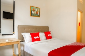 Room - Luxury Deluxe DBL Retreat W/ Free WiFi and Parking (Depok)