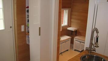 Superior-huoneisto, 4 makuuhuonetta, sauna, näköala puutarhaan | Kylpyhuone