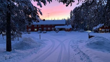 Superior Apartment, 4 Bedrooms, Sauna, Garden View | Property grounds