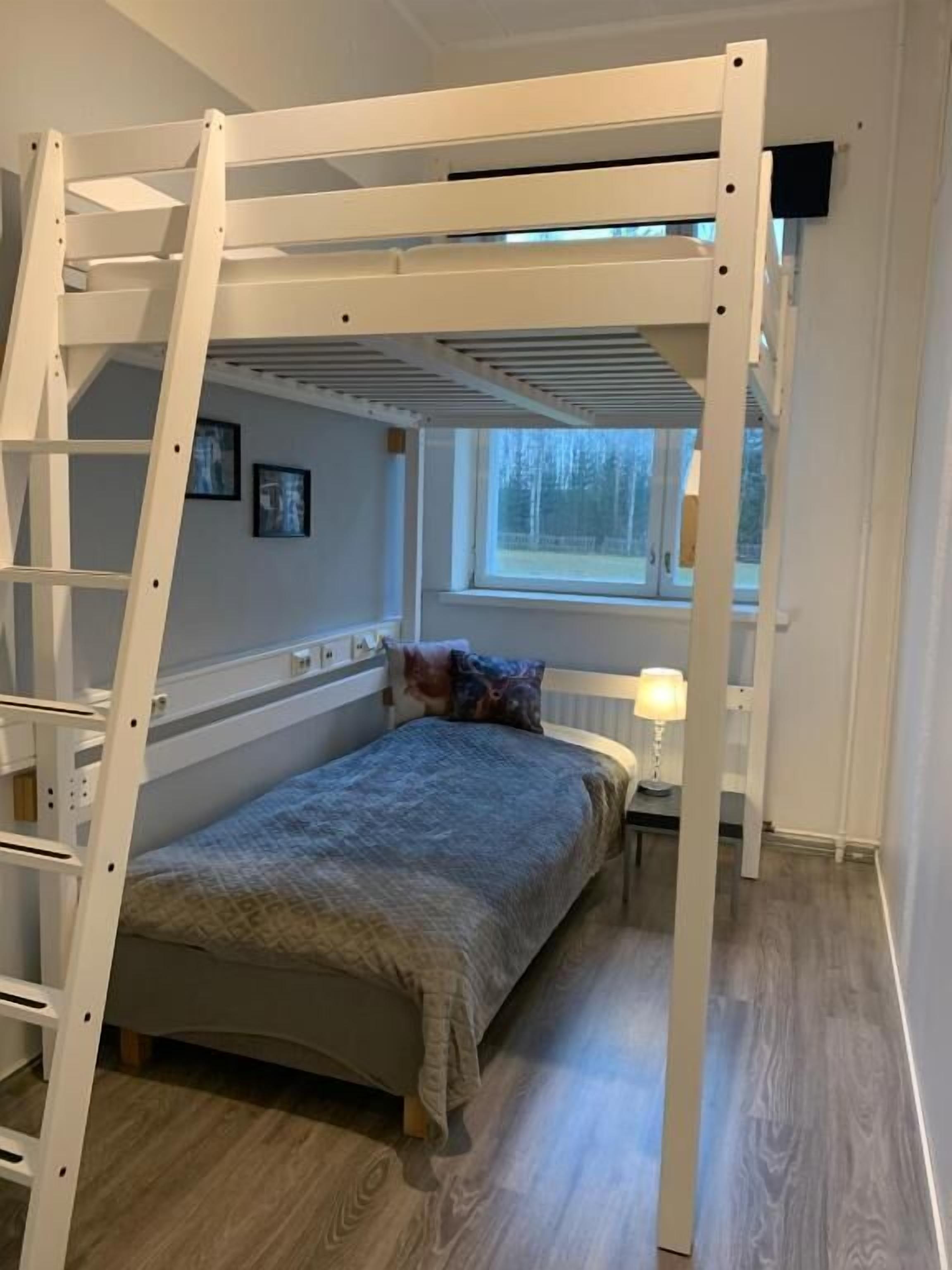 Familjelägenhet - 4 sovrum - uteplats - utsikt mot trädgården | Mörkläggningsgardiner och gratis wi-fi