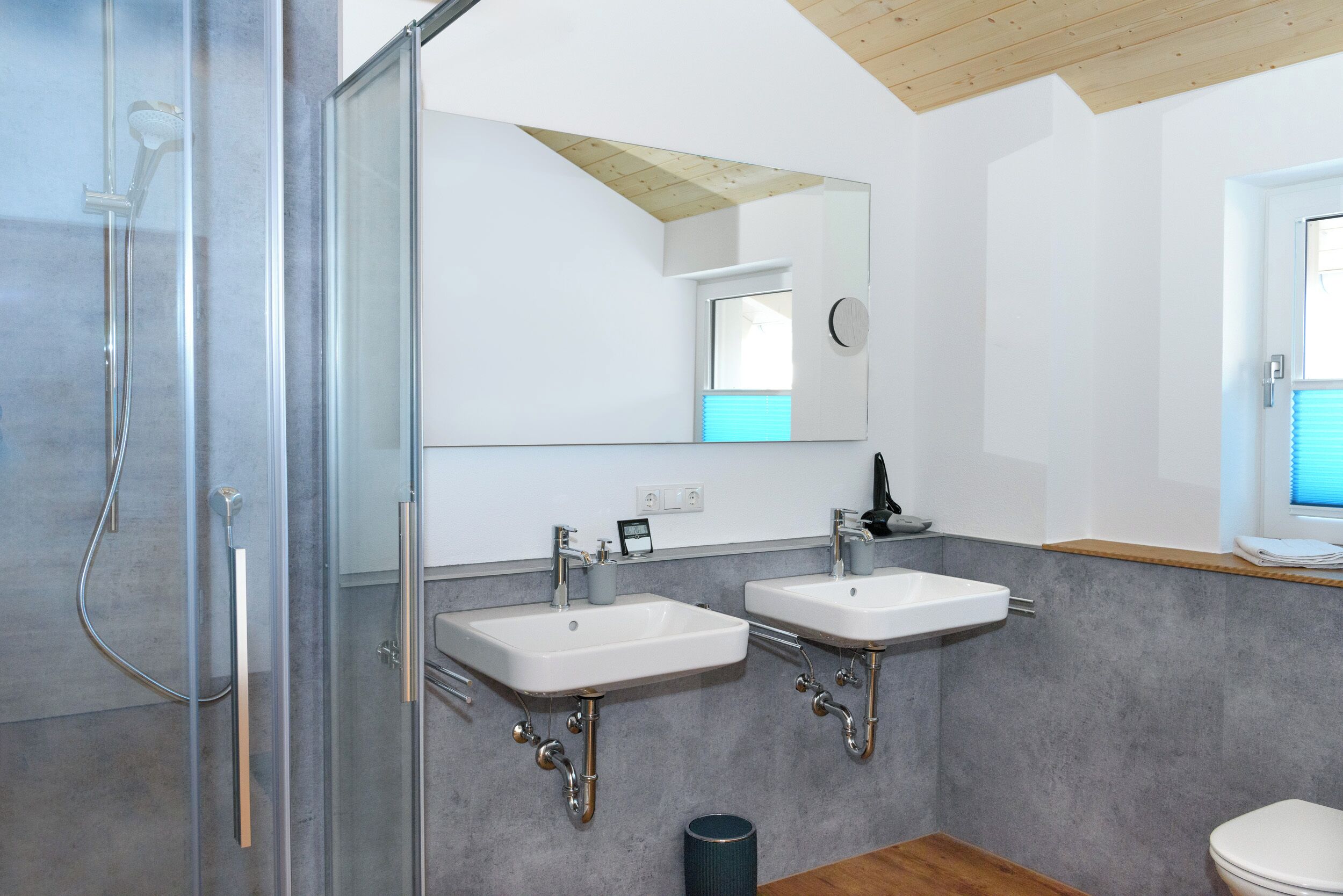 Deluxe Condo, 3 Bedrooms, Balcony, Mountain View | Bathroom | Shower, hair dryer, towels, soap