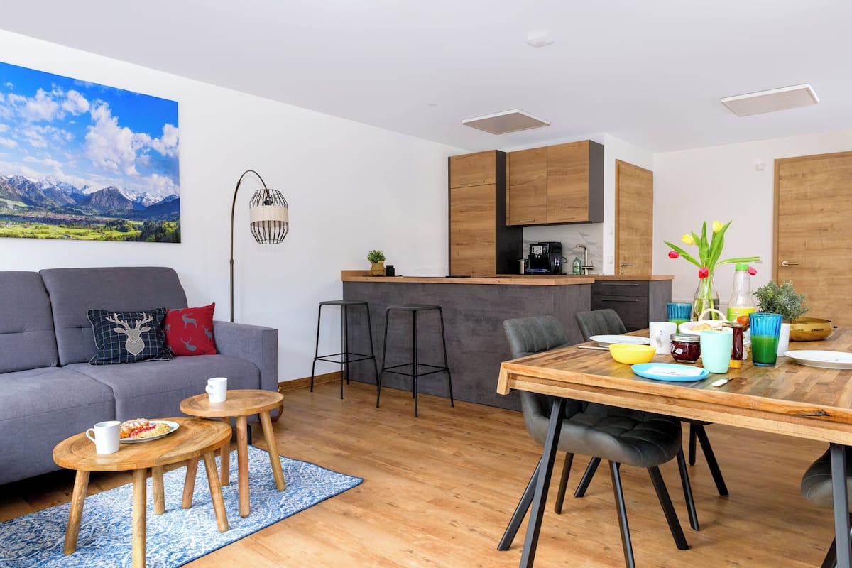 Appart'hôtel Confort, 2 chambres, balcon, vue montagne | Coin séjour | TV connectée de 65 pouces avec chaînes numériques, Netflix, Hulu
