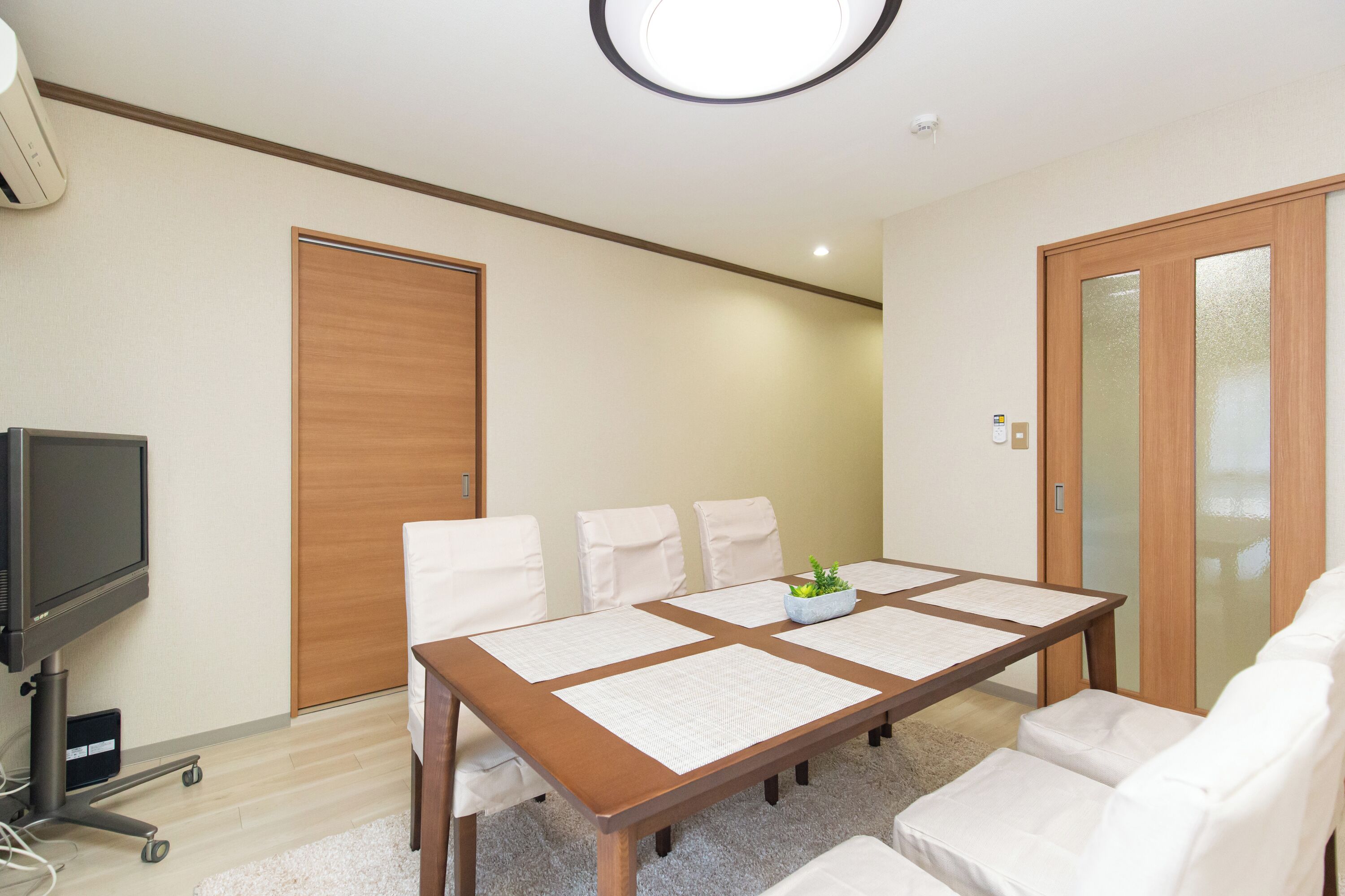 Comfort House, 2 Bedrooms | In-room dining