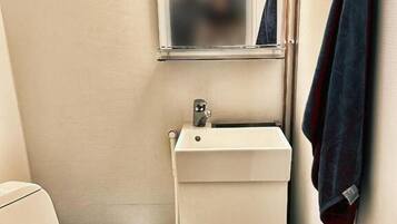 Economy Apartment, 1 Queen Bed with Sofa bed, Garden View | Bathroom