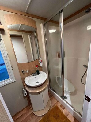 Shower - Golden Anchor Holiday Park - Holiday Accommodation 17383 (Skegness)