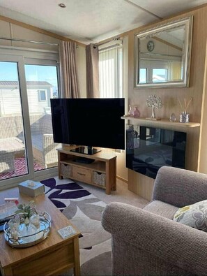 Living area - Golden Anchor Holiday Park - Holiday Accommodation 17383 (Skegness)