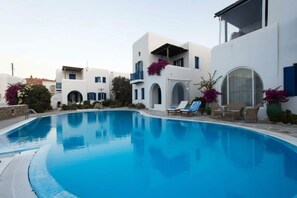 Pool - Poolside stay with Coastal Views (Ornos)