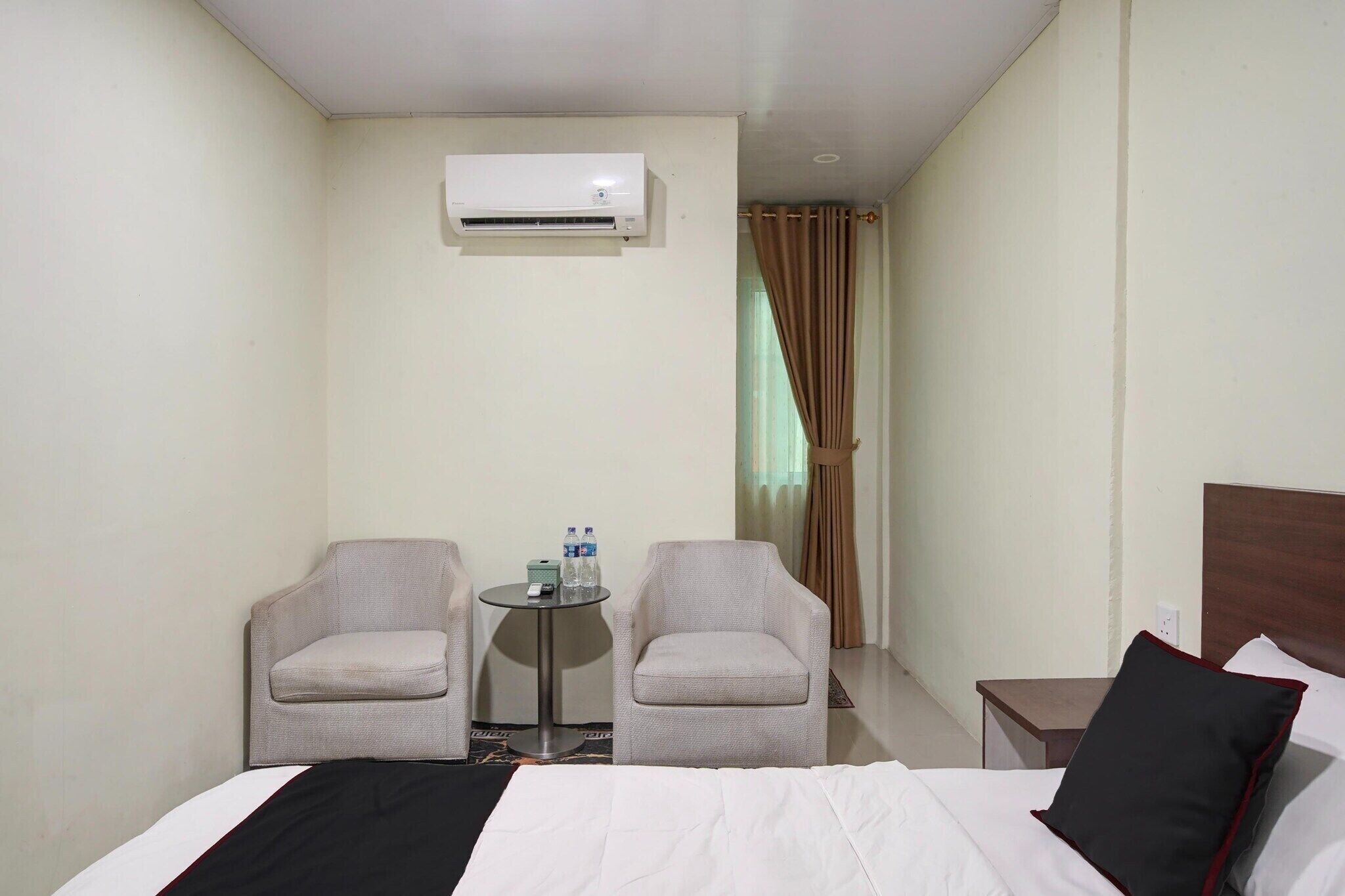 1 chambre, bureau, Wi-Fi gratuit, draps fournis