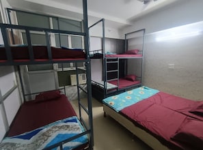Premium 1 in 4 Bed Mixed AC Dormitory Room | 免費 Wi-Fi