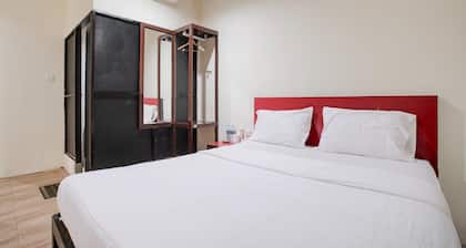 Stylish DBL Suite Escape W/ Free WiFi and Parking