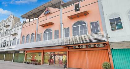 Stylish DBL Suite Escape W/ Free WiFi and Parking