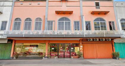 Stylish DBL Suite Escape W/ Free WiFi and Parking