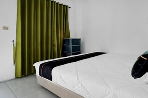 1 bedroom, desk, free WiFi, bed sheets