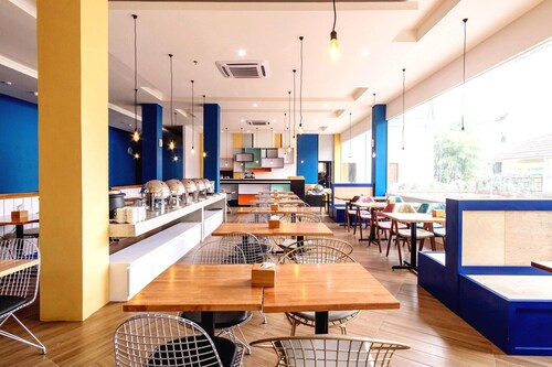 Luxury Twin Stay with Free WiFi and Parking