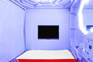 1 bedroom, desk, free WiFi, bed sheets - Cozy Single Stay with Free WiFi and Parking (Jakarta)