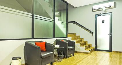 Cozy Single Stay with Free WiFi and Parking