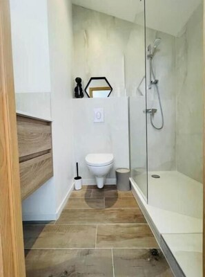 Shower, hair dryer, towels, soap - "Maison M." - Elegant 3★ house 200 m from the beach in Argelès-sur-Mer (Argelès-sur-Mer)
