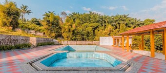 Stylish DBL Suite Escape W/ Free WiFi and Parking