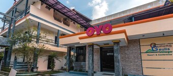 Luxury Twin Stay with Free WiFi and Parking