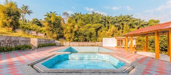 Stylish Twin Suite Escape W/ Free WiFi and Parking