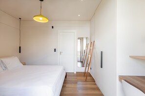 Room - Mandarin One Bedroom Apartment is a short walk from the beach & the town center (Vari)