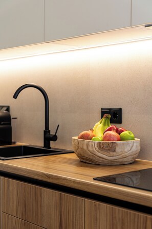 Private kitchen - Mandarin One Bedroom Apartment is a short walk from the beach & the town center (Vari)