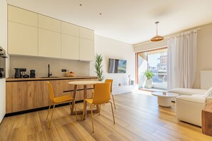 Interior - Mandarin One Bedroom Apartment is a short walk from the beach & the town center (Vari)