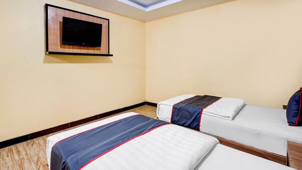 WiFi (free), bed sheets