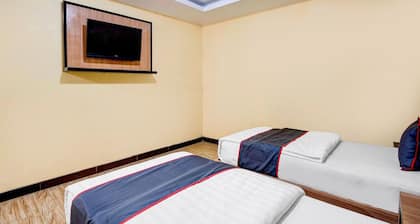 Luxury Twin Stay with Free WiFi and Parking