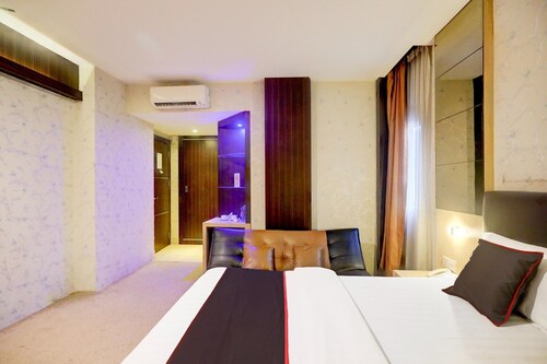 Stylish DBL Suite Escape W/ Free WiFi and Parking