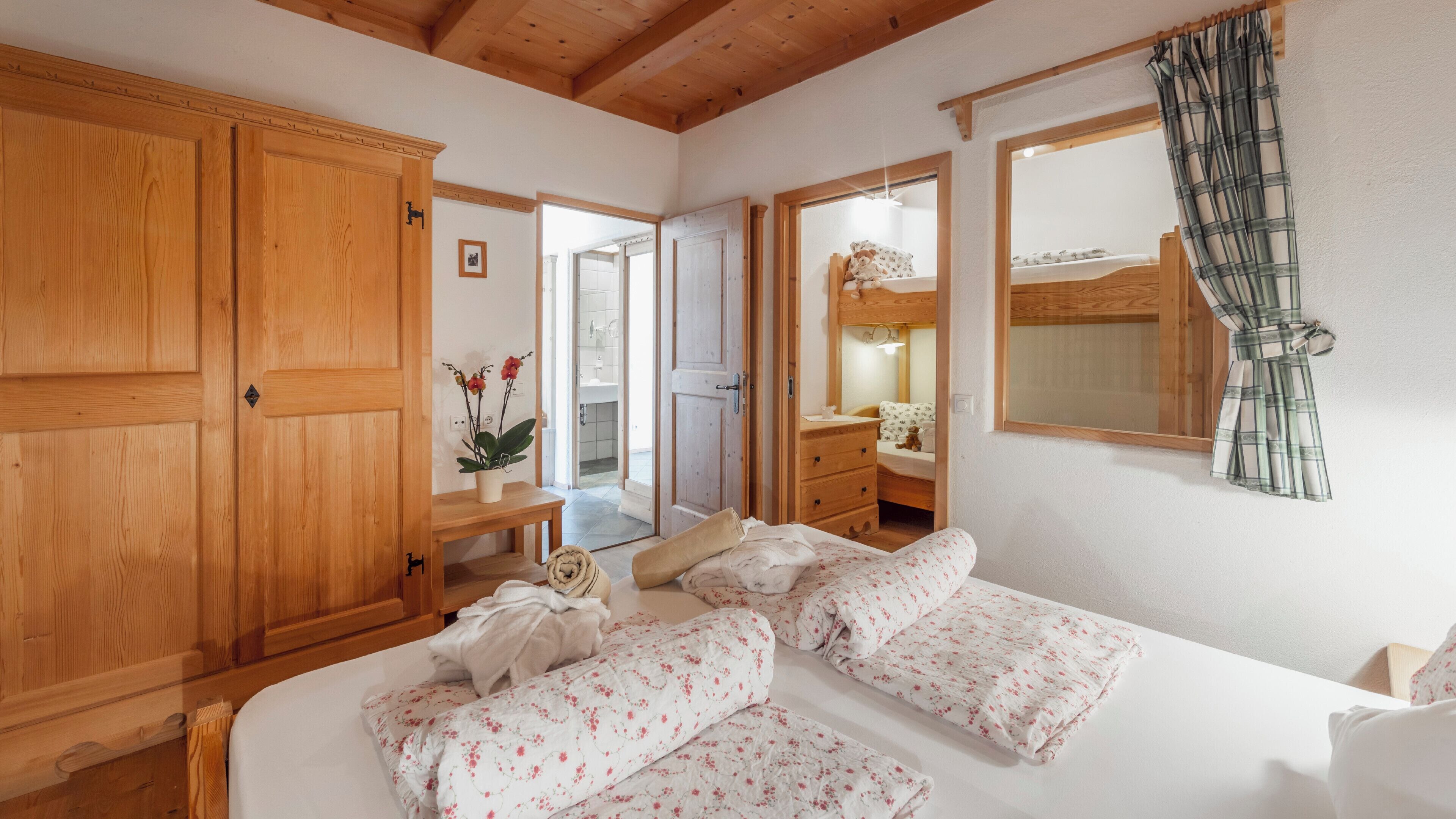 Chalet, 2 habitaciones, patio, vistas a la montaña | Caja fuerte, tabla de planchar con plancha, wifi gratis