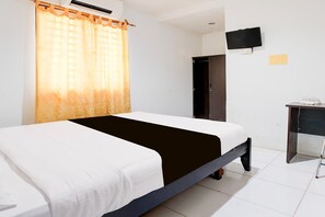 Room - Luxury Deluxe DBL Retreat W/ Free WiFi and Parking (Batam)