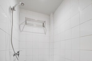 Bathroom - Luxury Deluxe DBL Retreat W/ Free WiFi and Parking (Batam)