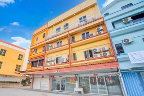 Exterior - Luxury Deluxe DBL Retreat W/ Free WiFi and Parking (Batam)